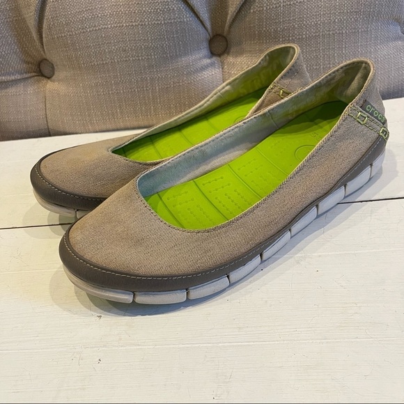 Crocs Khaki & Stucco Flats Size 7 - Picture 3 of 10